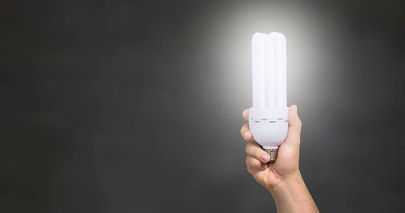 Quelle puissance d'ampoule LED pour une cuisine, et combien de lumens sur le plan de travail ?