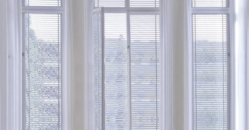 Comment choisir stores et rideaux pour une lumière intérieure parfaite