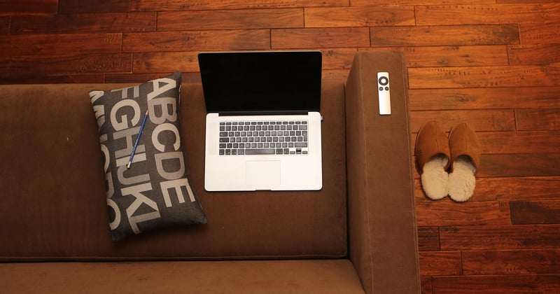Comment aménager un coin bureau dans un salon moderne : 7 idées